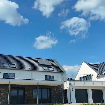 Almavirag Vendeghaz Apartmán